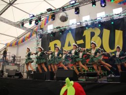 025